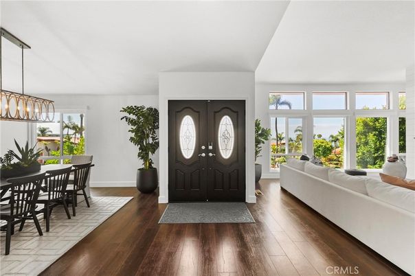 Chandelier, Dining room, Interior, Living room, Pendant Lights, Wood Texture Flooring