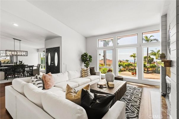 Dining room, Interior, Living room, Pendant Lights, Recessed Lighting, Wood Texture Flooring
