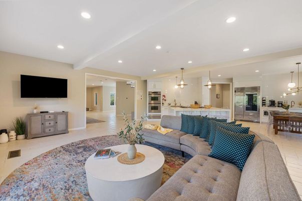 Dining room, Interior, Kitchen, Living room, Pendant Lights, Recessed Lighting, Stainless Steel Appliances