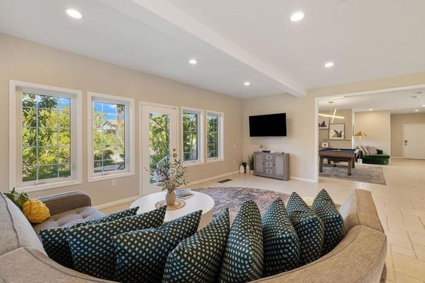 Interior, Living room, Pendant Lights, Recessed Lighting