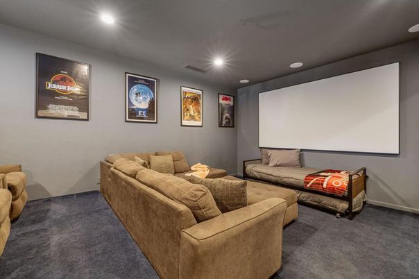 Interior, Projection Screen, Recessed Lighting, Theatre Room