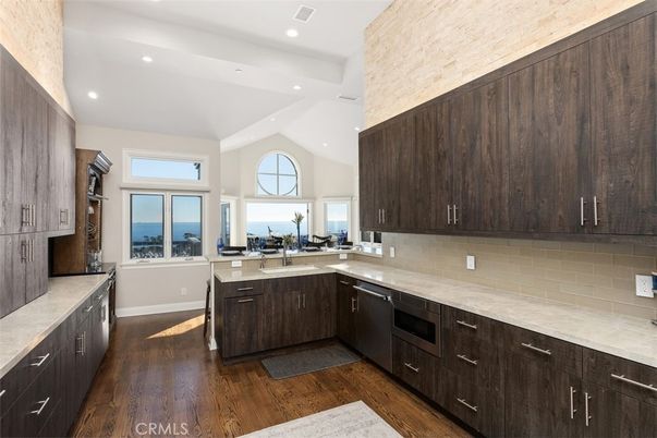 Interior, Kitchen, Recessed Lighting, Water, Wood Texture Flooring