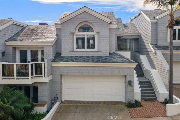 Attached, Exterior, Facade, Rowhouse