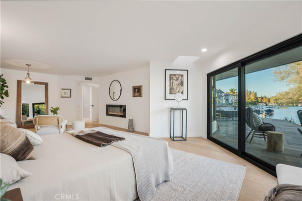 Bedroom, Fireplace, Interior, Pendant Lights, Recessed Lighting, Wood Texture Flooring