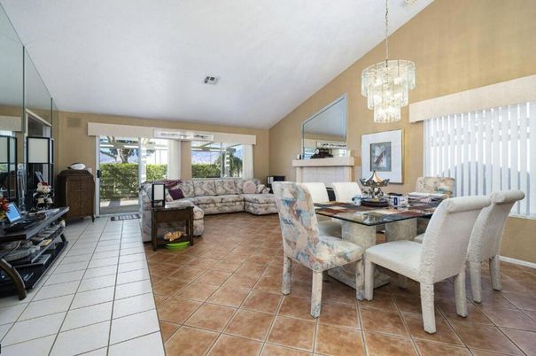 Chandelier, Dining room, Interior, Living room