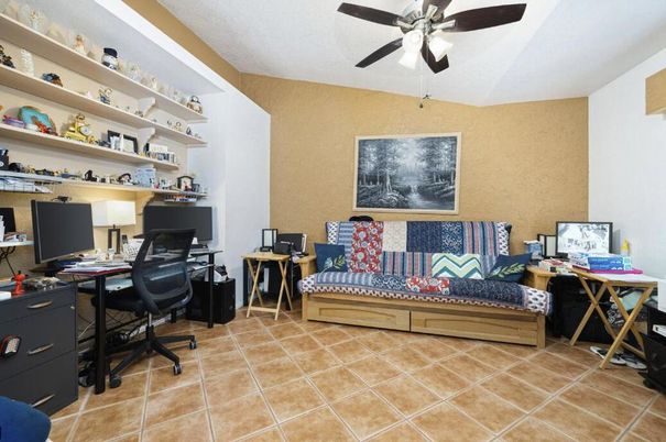 Home Office, Interior