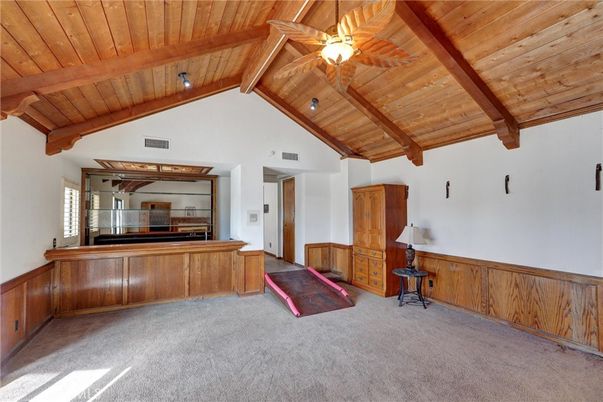 Empty room, Interior, Wooden Beams, Wooden Ceilings