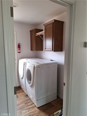 Interior, Washer, Wood Texture Flooring