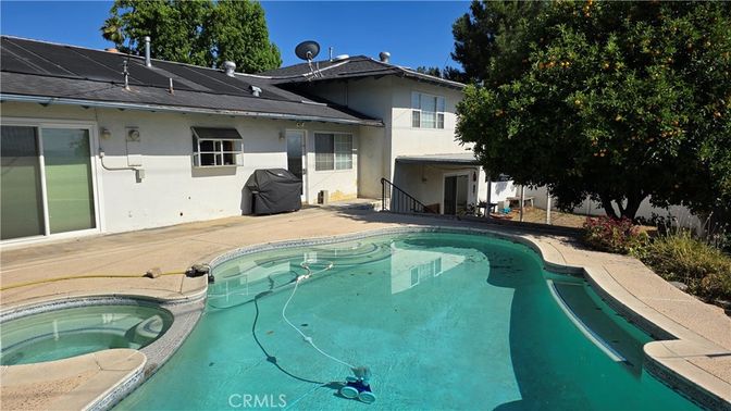 Exterior, Pool