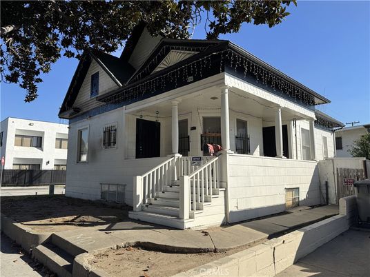 Exterior, Facade, Queen Anne Victorian