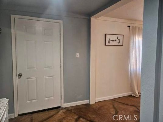 Empty room, Interior