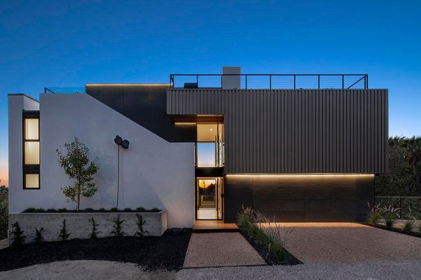 Exterior, Facade, Modern