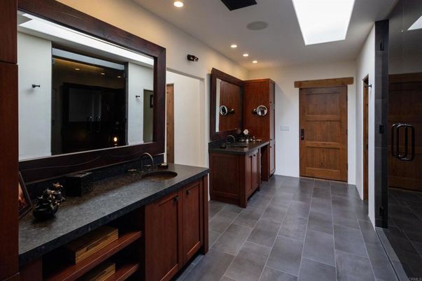 Bathroom, Dual Sink Vanities, Interior, Recessed Lighting