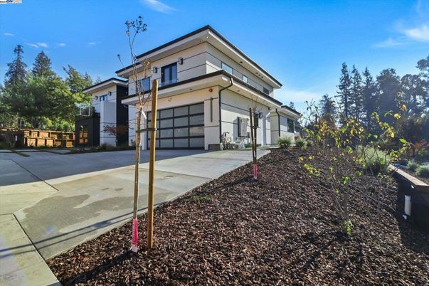 Attached, Exterior, Facade, Modern