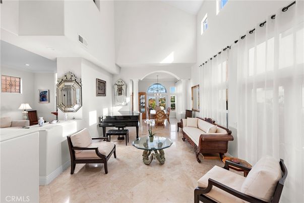 Interior, Living room, Pendant Lights, Piano, Recessed Lighting