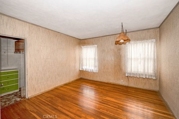 Empty room, Interior, Pendant Lights, Wood Texture Flooring