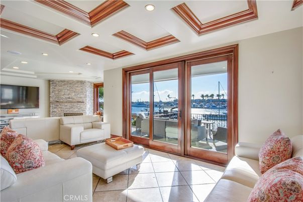 Interior, Living room, Recessed Lighting, Stone Walls, Water