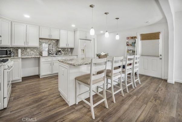 Dining room, Interior, Kitchen, Pendant Lights, Recessed Lighting, Wood Texture Flooring
