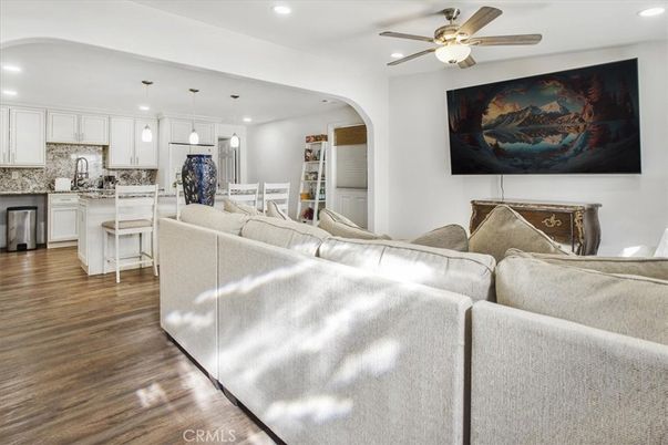 Interior, Kitchen, Living room, Pendant Lights, Recessed Lighting, Wood Texture Flooring
