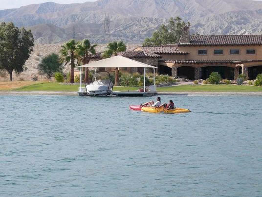 Exterior, Lake