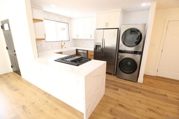 Interior, Kitchen, Recessed Lighting, Washer, Wood Texture Flooring