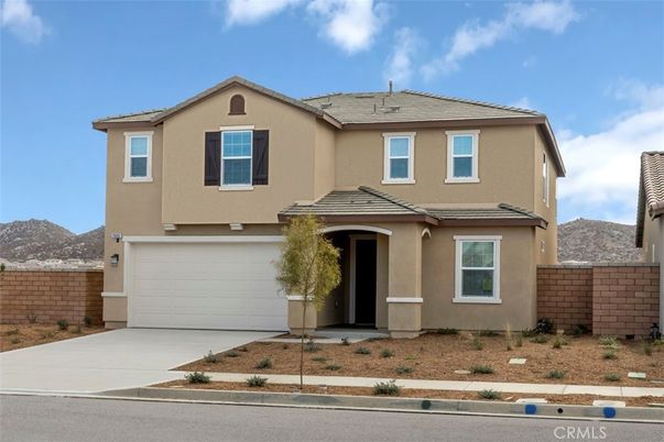 Attached, Exterior, Facade, Mediterranean
