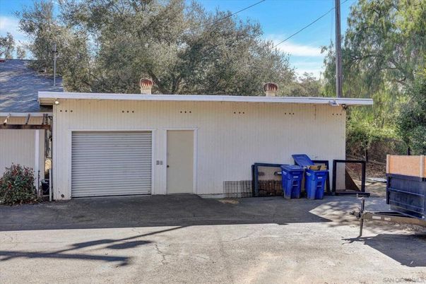 Detached Garage, Exterior