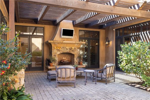 Exterior, Fireplace