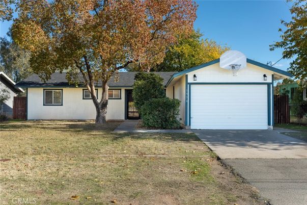 Attached, Exterior, Facade, Ranch