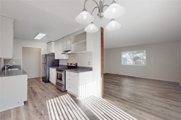 Interior, Kitchen, Pendant Lights, Wood Texture Flooring