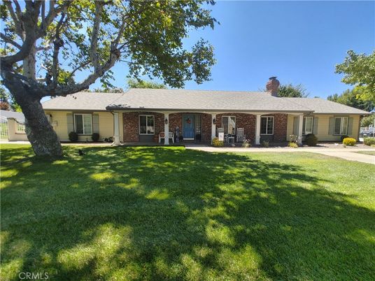 Backyard, Exterior, Facade, Brick Facade, Ranch
