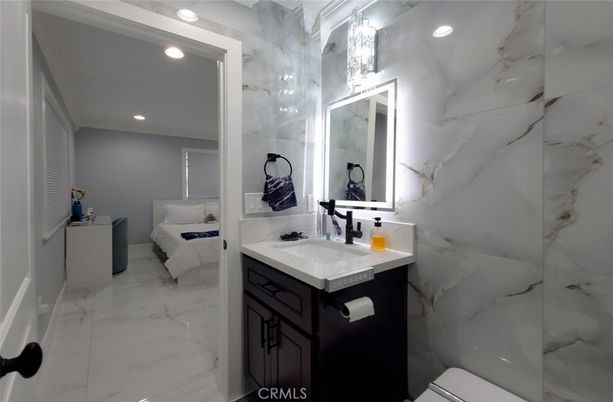 Bathroom, Interior, Marble, Marble Walls, Recessed Lighting