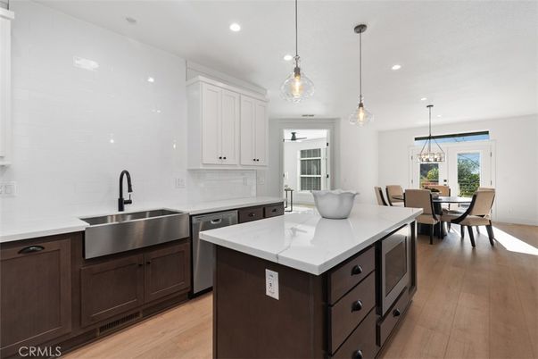 Dining room, Interior, Kitchen, Pendant Lights, Recessed Lighting, Wood Texture Flooring