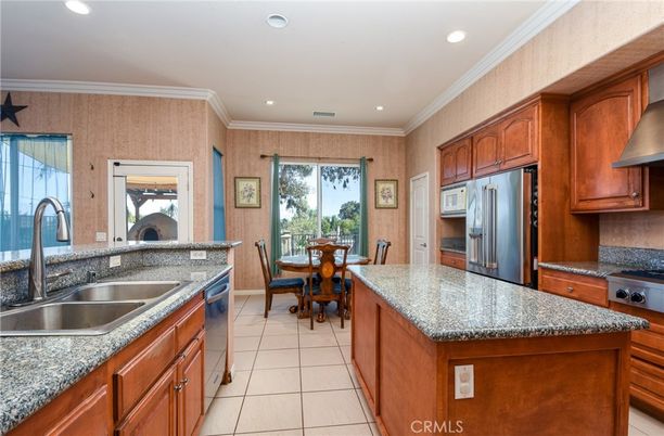 Dining room, Interior, Kitchen, Recessed Lighting, Stainless Steel Appliances