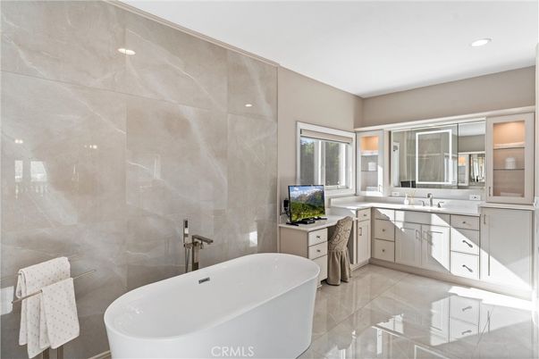 Bathroom, Free Standing Baths, Interior, Recessed Lighting