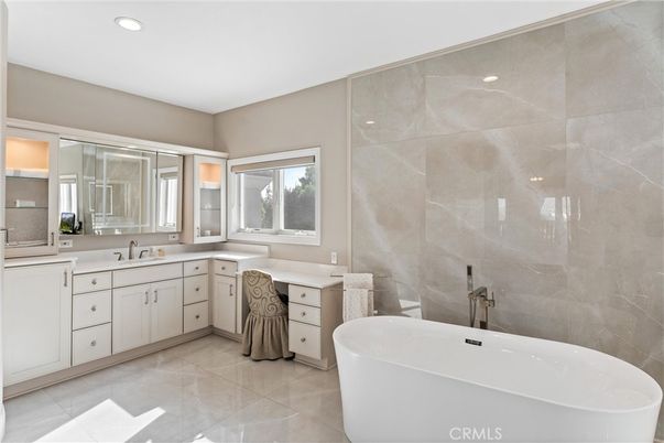 Bathroom, Dual Sink Vanities, Free Standing Baths, Interior, Recessed Lighting