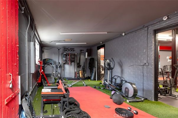Fitness Equipment, Interior, Recessed Lighting, Stone Walls
