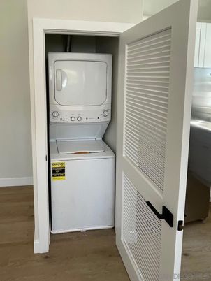 Interior, Utility Closets, Washer, Wood Texture Flooring