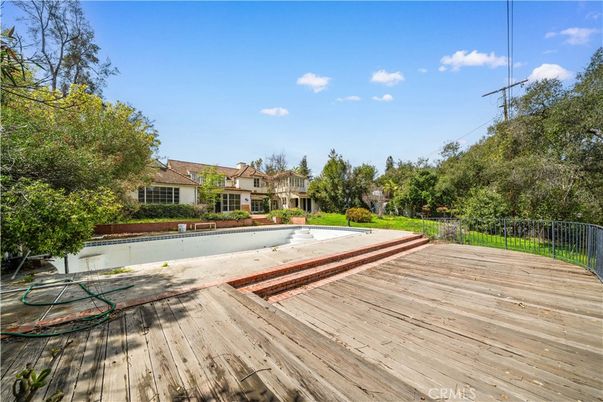 Exterior, Hot Tub