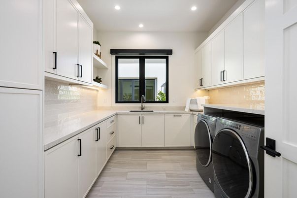 Interior, Recessed Lighting, Washer, Wood Texture Flooring