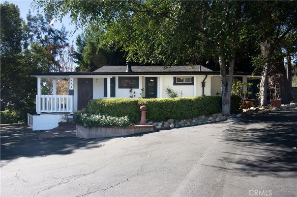 Exterior, Facade, Ranch