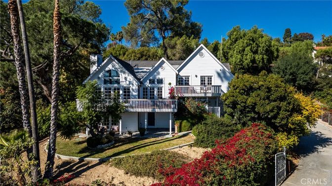 Backyard, Exterior, Facade, Queen Anne Victorian