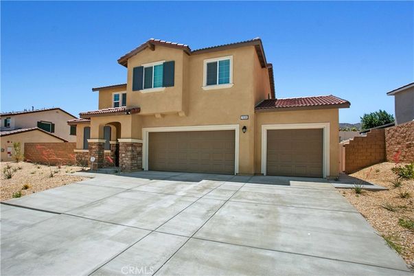 Attached, Exterior, Facade, Mediterranean