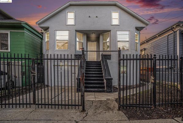 Exterior, Facade, Queen Anne Victorian