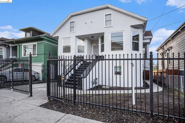 Exterior, Facade, Queen Anne Victorian