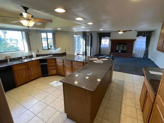 Fireplace, Interior, Kitchen, Recessed Lighting