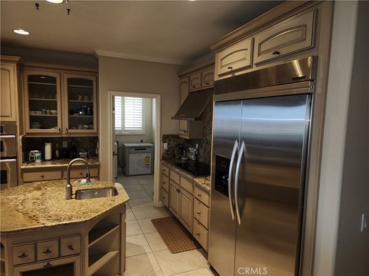 Interior, Kitchen, Recessed Lighting, Stainless Steel Appliances, Washer