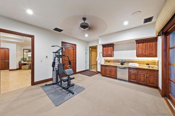 Fitness Equipment, Interior, Kitchen, Recessed Lighting