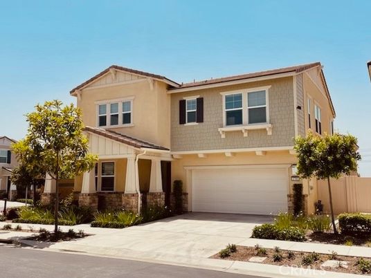 Attached, Exterior, Facade, Mediterranean
