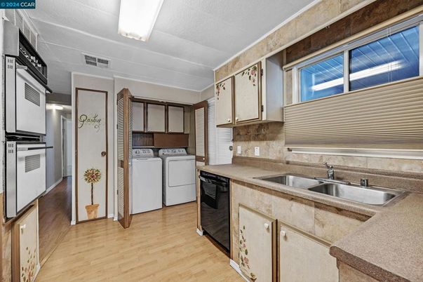 Interior, Kitchen, Washer, Wood Texture Flooring